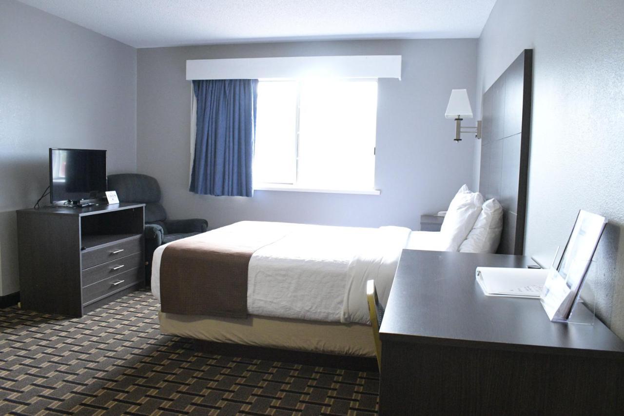 Adams Inn And Suites 外观 照片