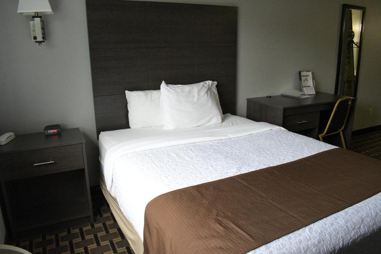 Adams Inn And Suites 外观 照片