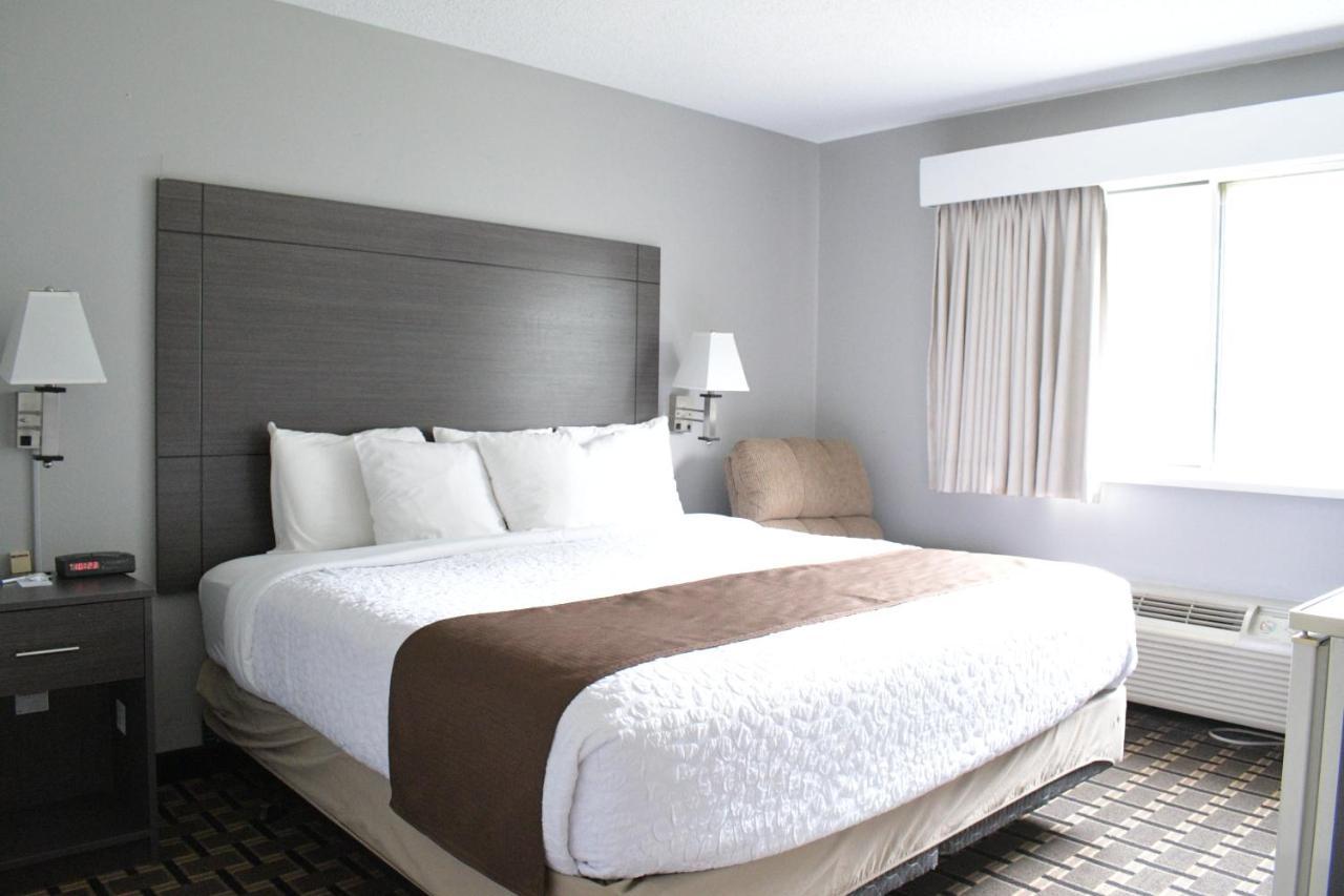 Adams Inn And Suites 外观 照片