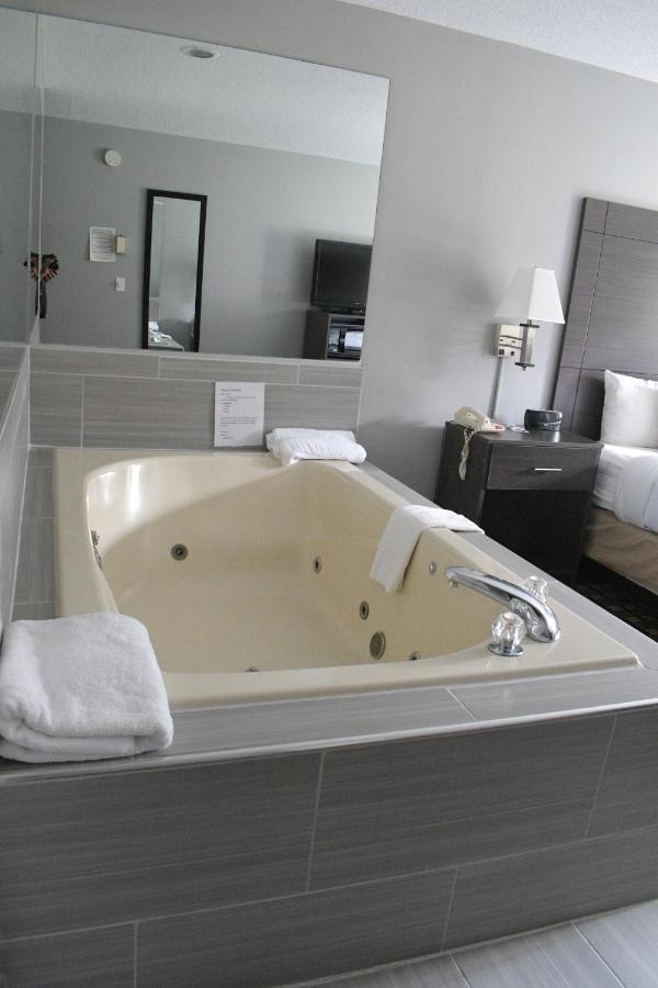 Adams Inn And Suites 外观 照片