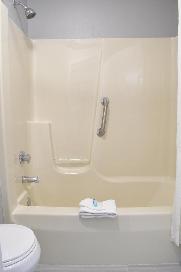 Adams Inn And Suites 外观 照片