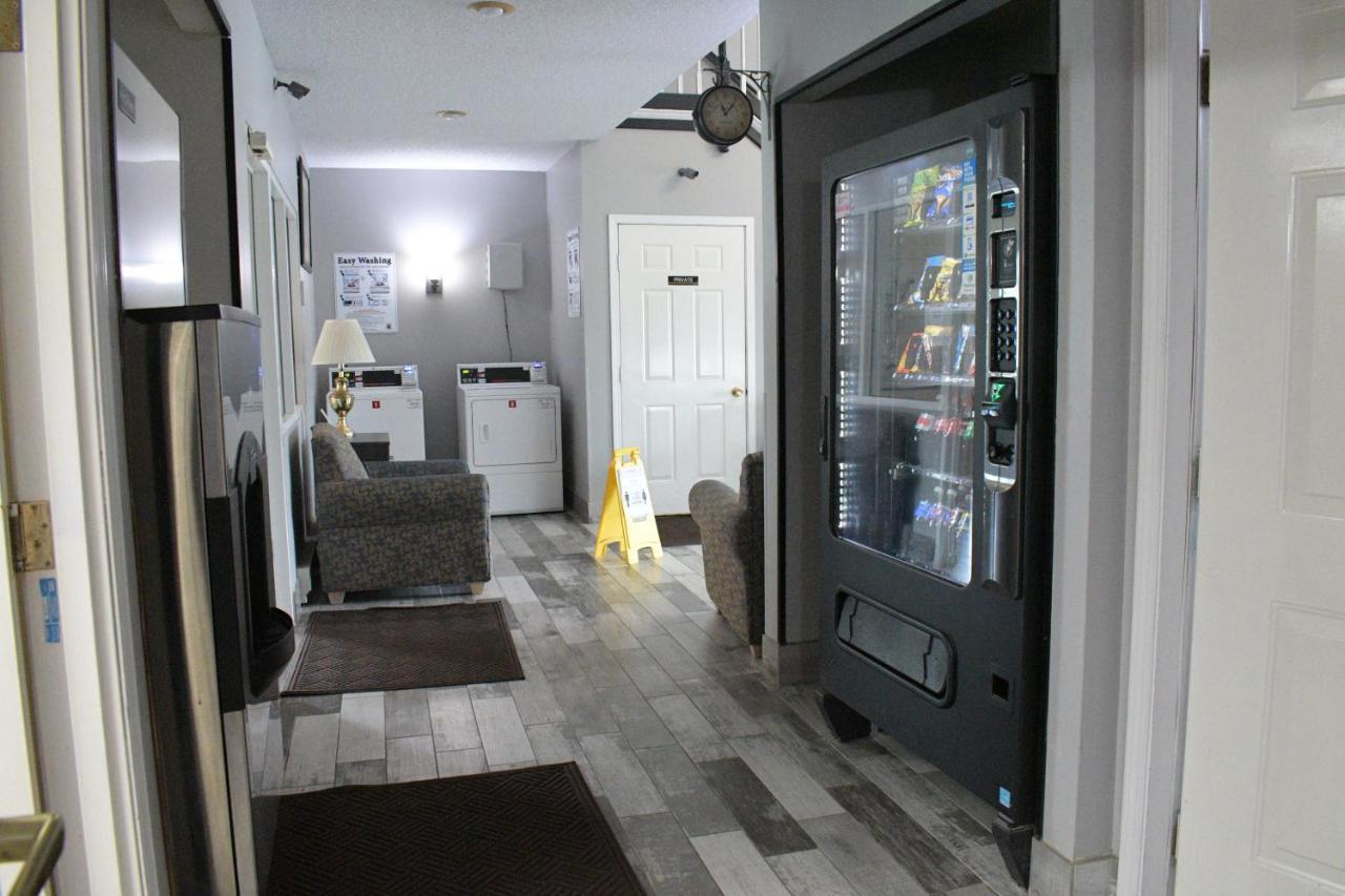 Adams Inn And Suites 外观 照片