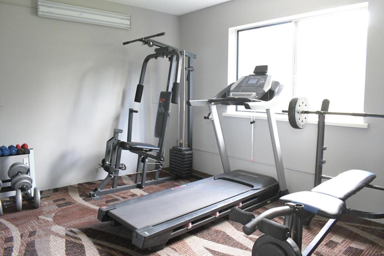 Adams Inn And Suites 外观 照片