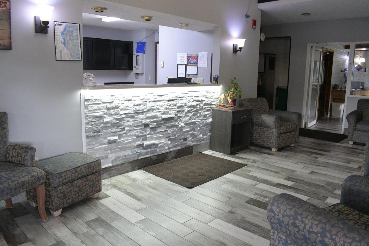 Adams Inn And Suites 外观 照片
