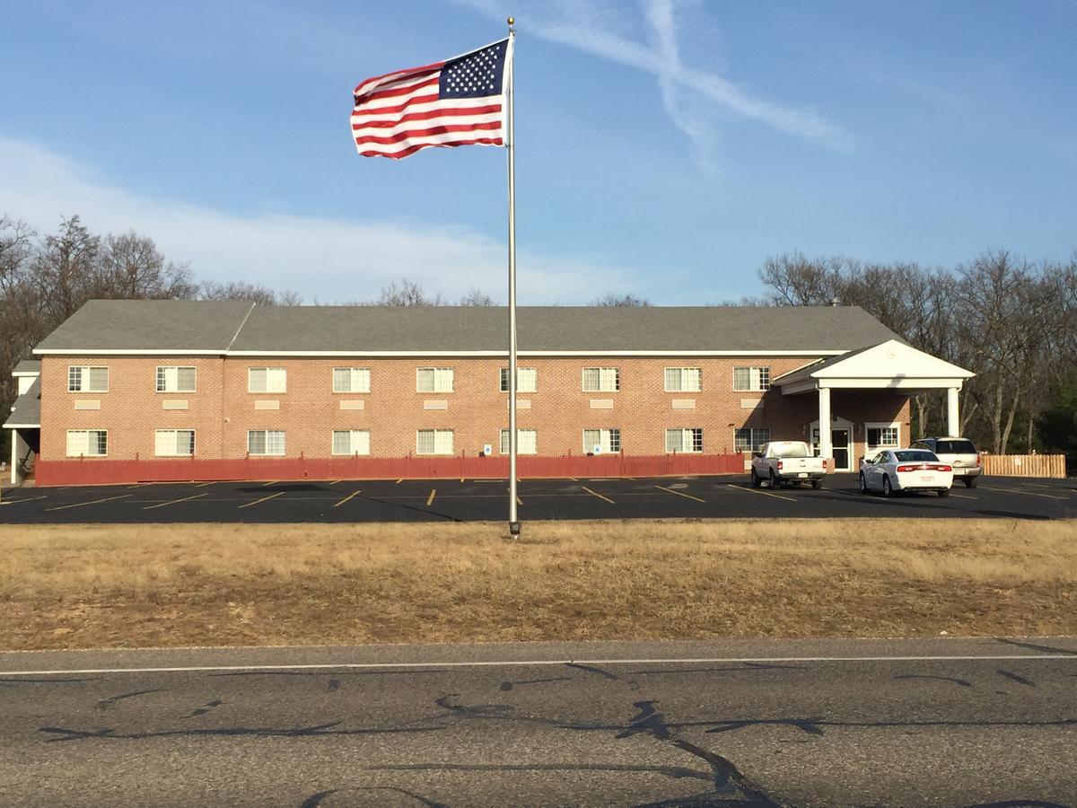 Adams Inn And Suites 外观 照片