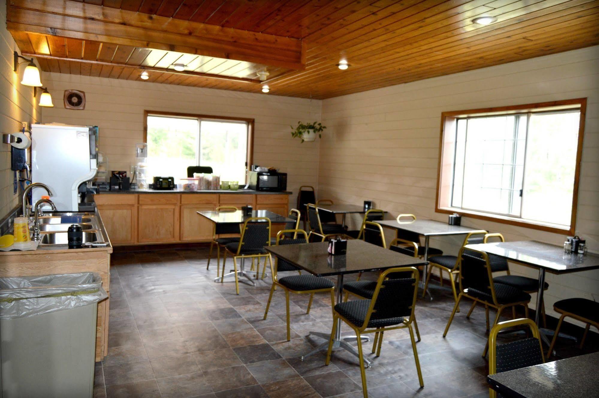 Adams Inn And Suites 外观 照片