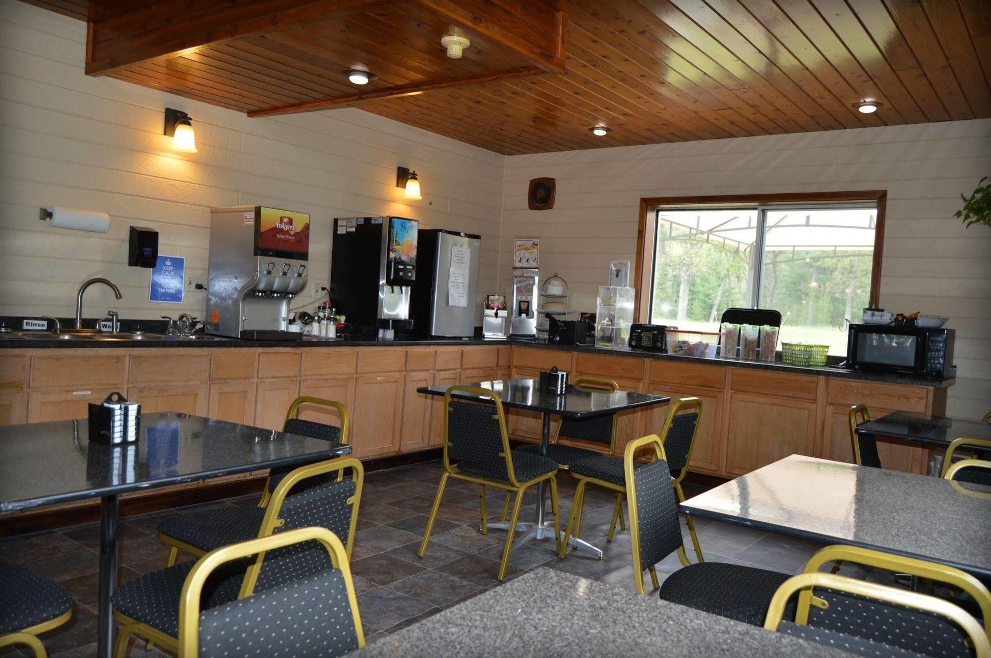 Adams Inn And Suites 外观 照片