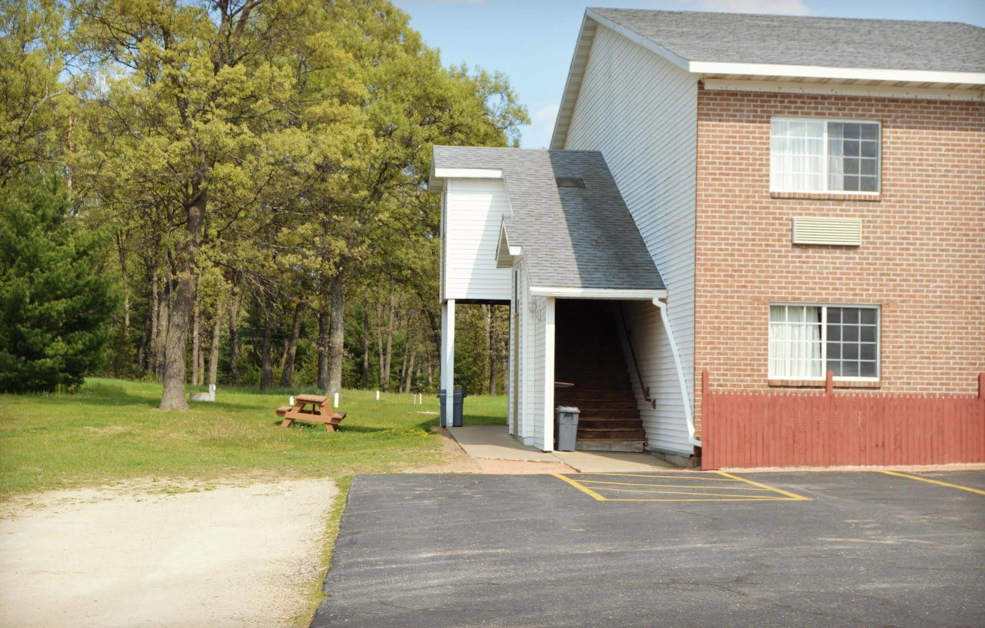 Adams Inn And Suites 外观 照片