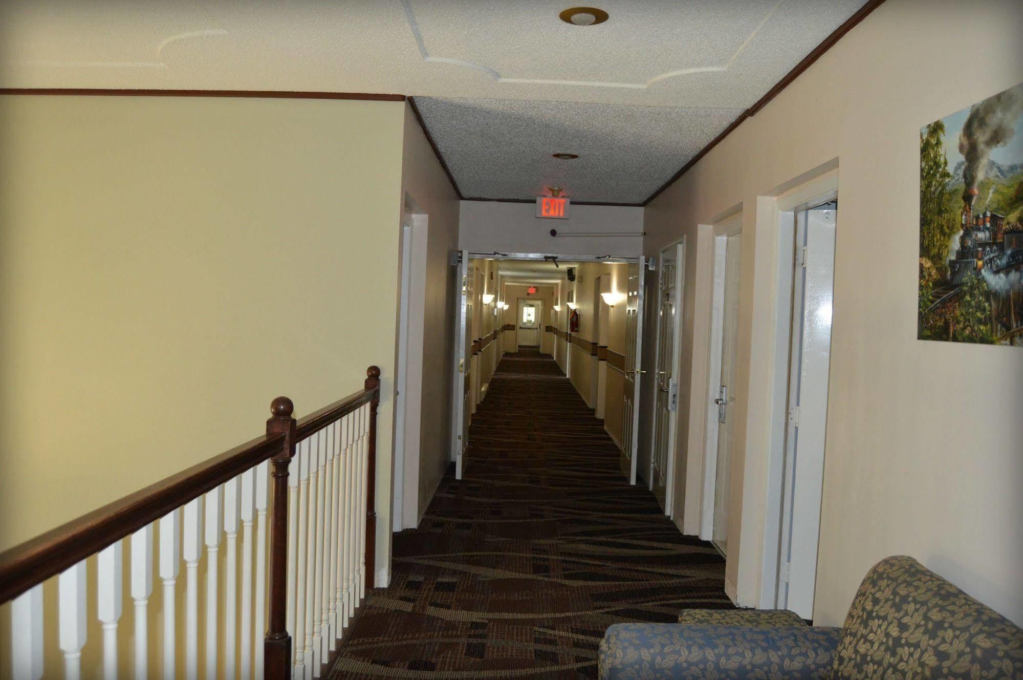 Adams Inn And Suites 外观 照片