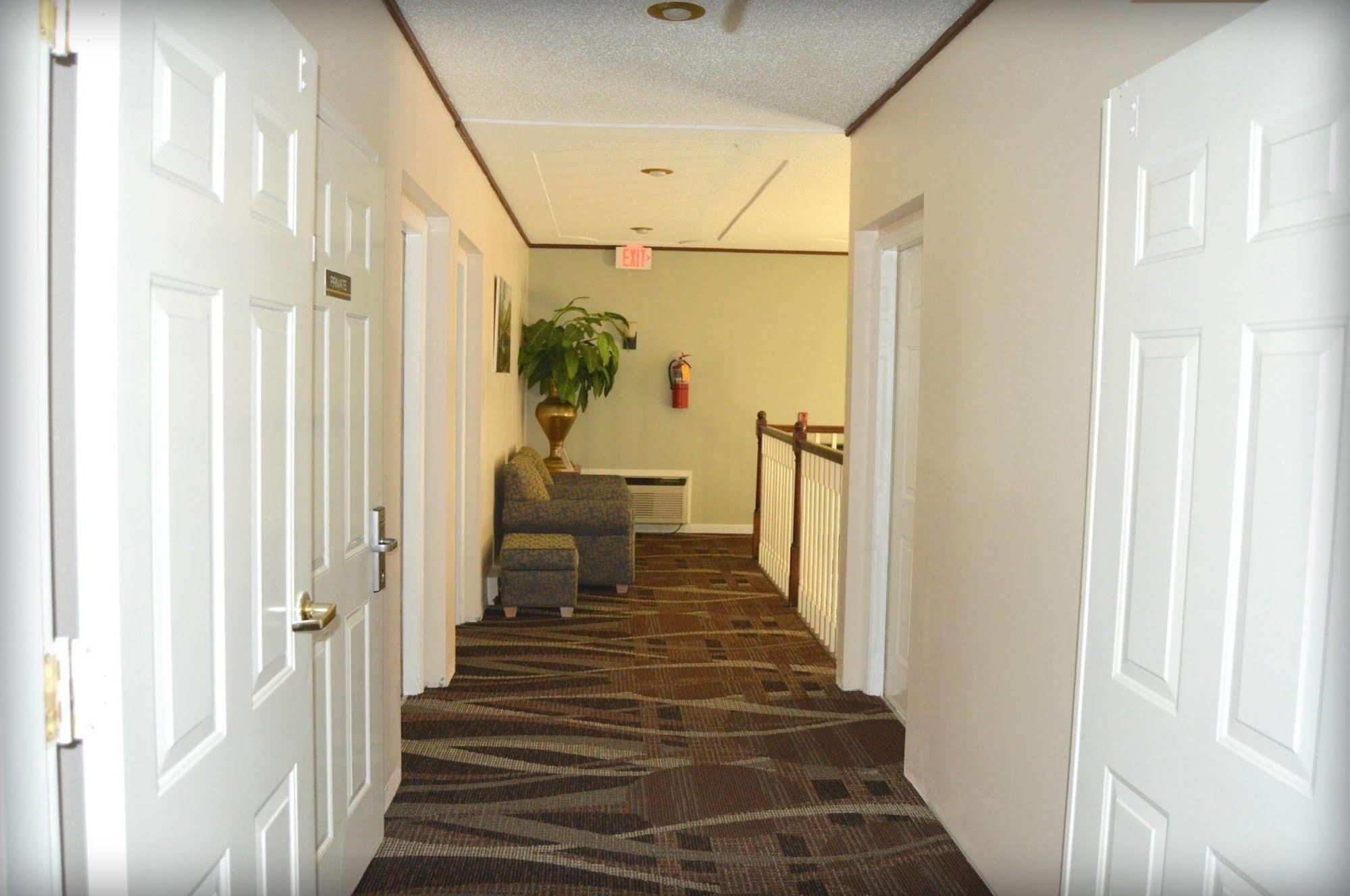 Adams Inn And Suites 外观 照片
