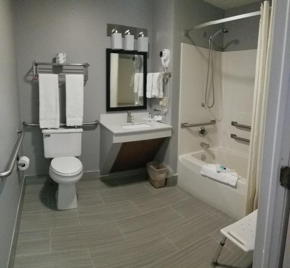 Adams Inn And Suites 外观 照片