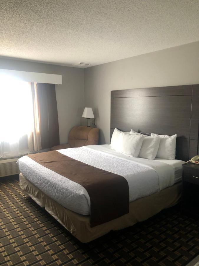 Adams Inn And Suites 外观 照片