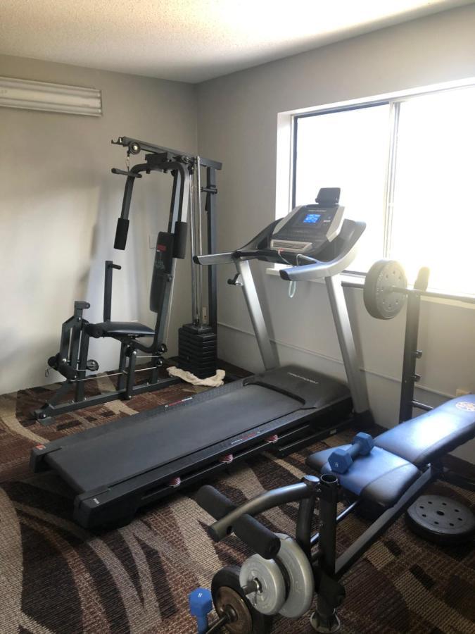 Adams Inn And Suites 外观 照片