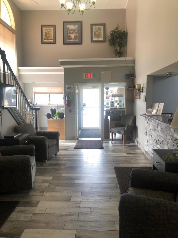 Adams Inn And Suites 外观 照片